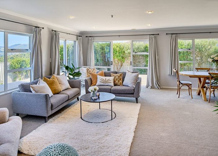  at 29 Paparoa Crescent, Aotea, Porirua, Wellington