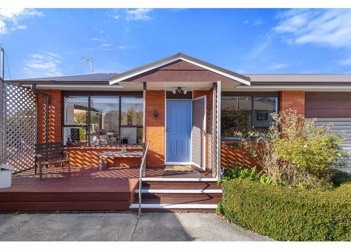  at 32B Laing Crescent, Heathcote, Christchurch City, Canterbury