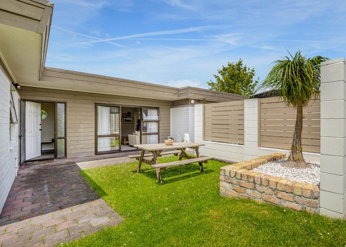  at 1/262 Don Buck Road, Massey, Waitakere City, Auckland