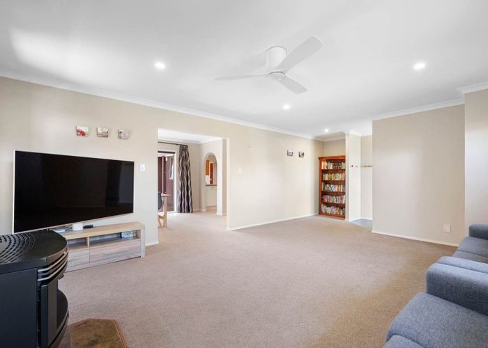  at 40 Luton Avenue, Sunnyhills, Manukau City, Auckland