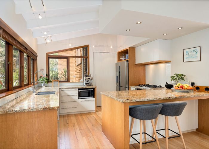  at 37 Kiteroa Terrace, Rothesay Bay, Auckland