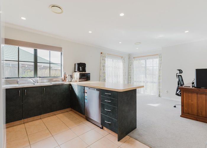  at 28 Royal Oak Drive, Kelvin Grove, Palmerston North