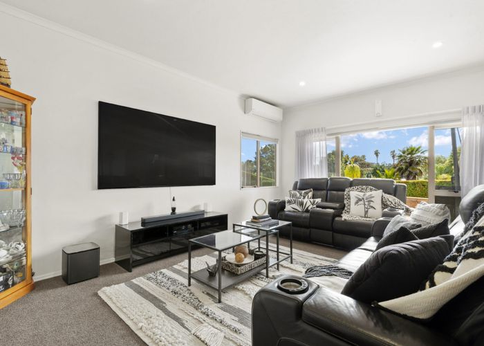  at 8 Stonedge Lane, Rosedale, Auckland