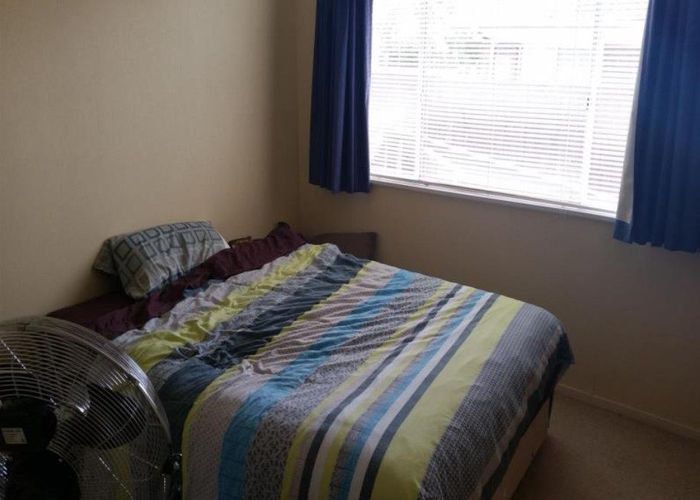  at 5 Pinedale Place, Henderson, Auckland