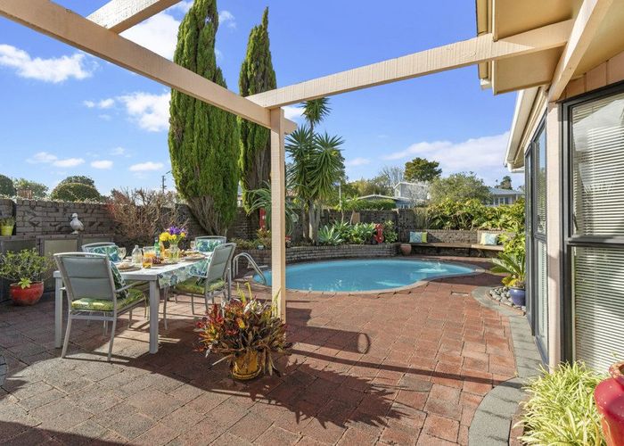  at 2 Mariposa Avenue, Lynfield, Auckland