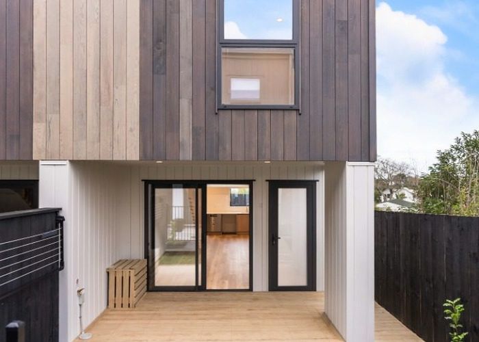  at 11/506 Glenfield Road, Bayview, Auckland