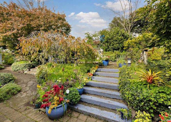  at 33 Glenmore Road, Sunnyhills, Manukau City, Auckland