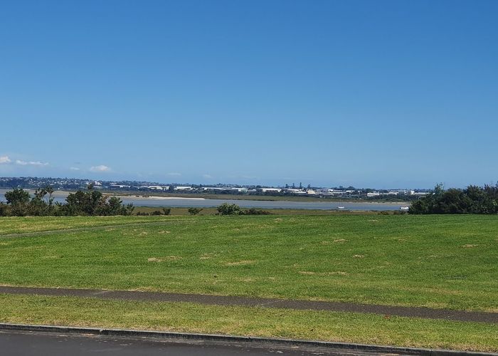  at 10 Longbush Road, Te Atatu Peninsula, Waitakere City, Auckland