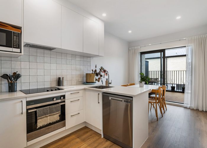  at 2/28 Westgate Drive, Westgate, Waitakere City, Auckland