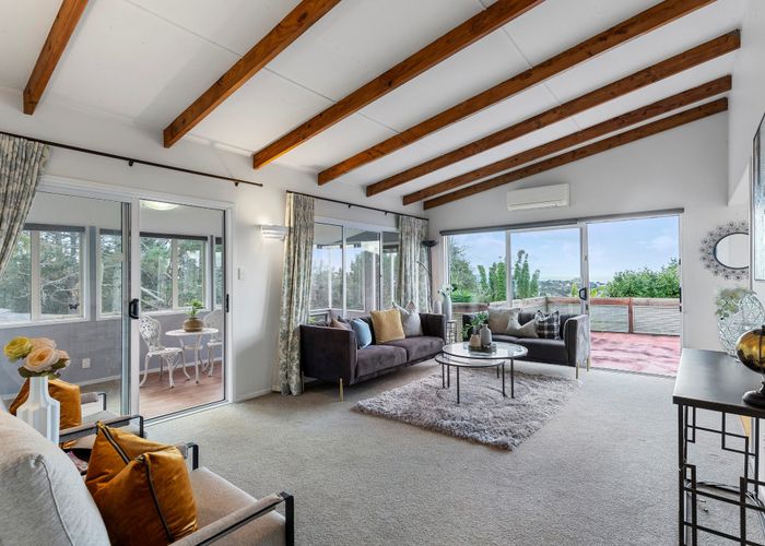  at 1/18 Dalmeny Close, Murrays Bay, Auckland