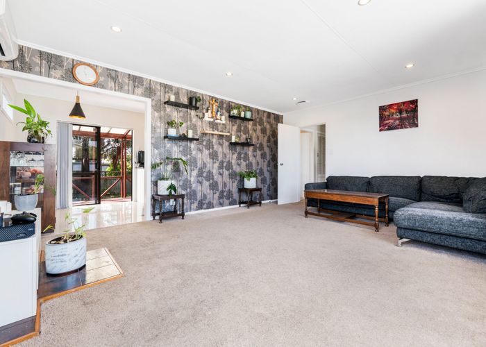  at 9 Garelja Road, Henderson, Waitakere City, Auckland
