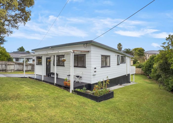  at 114 Colwill Road, Royal Heights, Waitakere City, Auckland