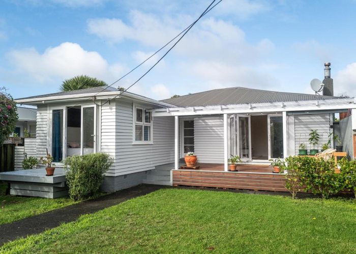  at 15 Enderby Drive, Te Atatu Peninsula, Waitakere City, Auckland