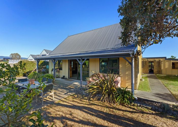  at 6 James Street, Waikawa Beach