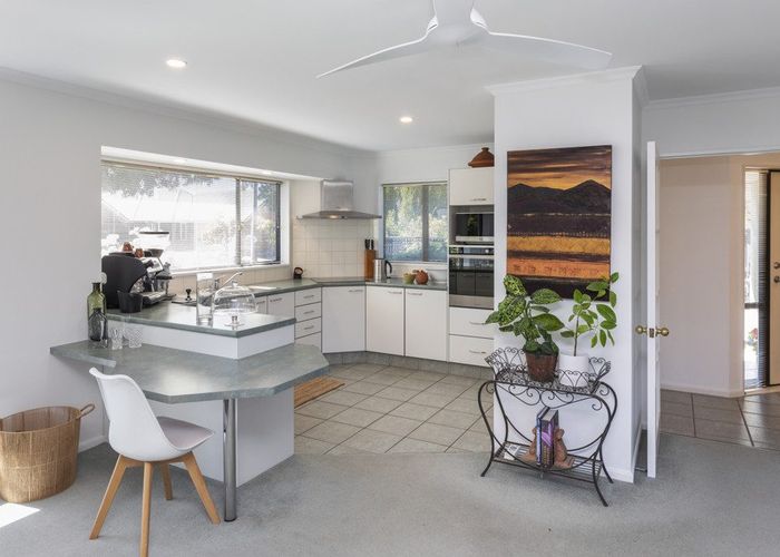  at 6 Berkshire Drive, Avonhead, Christchurch