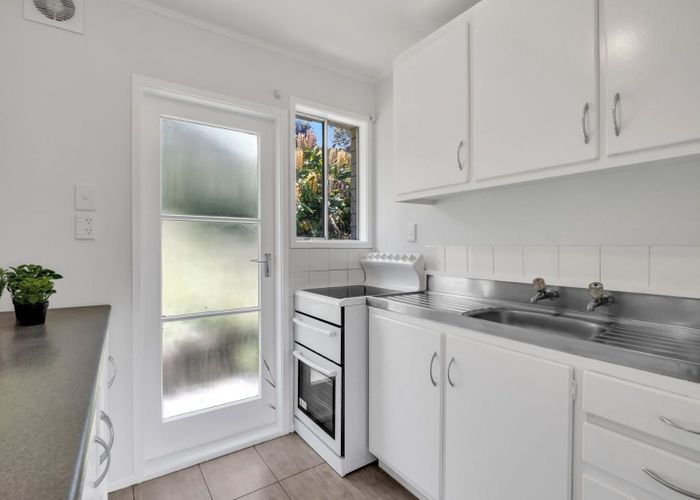  at 2/33 Grassways Avenue, Pakuranga, Manukau City, Auckland