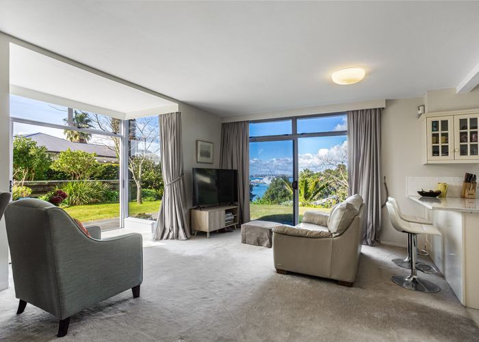  at 2/25 Stanley Point Road, Stanley Point, Auckland