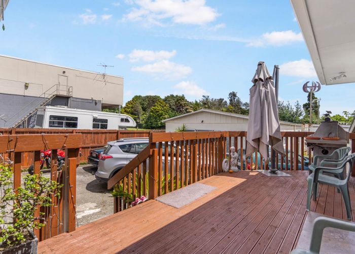  at 6 Gainsborough Street, Manurewa, Auckland