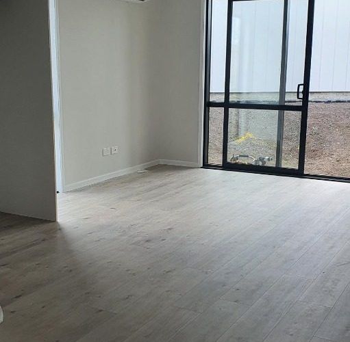  at 33 Redhills Road, Massey, Waitakere City, Auckland