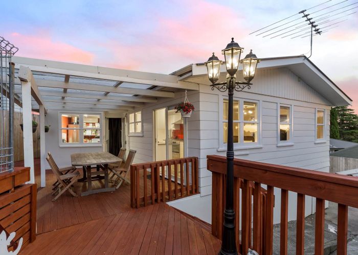  at 1/37 Roberts Road, Glenfield, Auckland