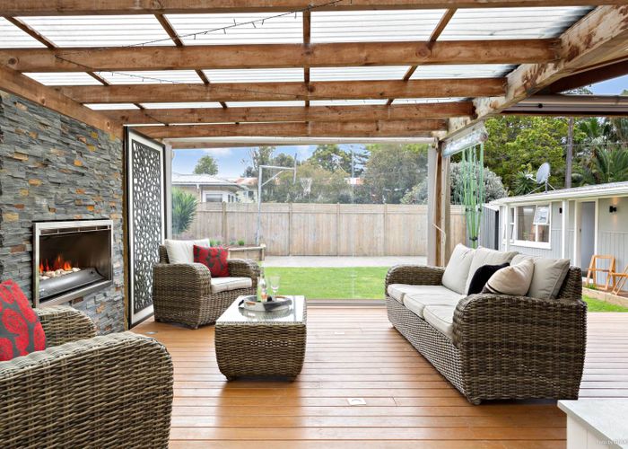  at 126 Chivalry Road, Glenfield, Auckland
