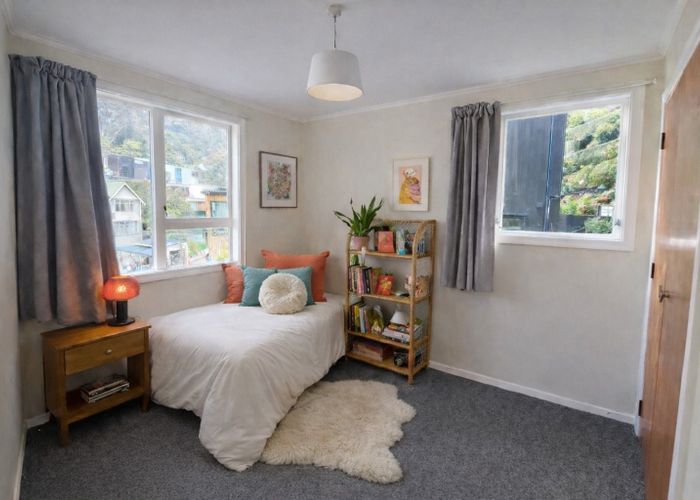  at 32 Ngaio Road, Kelburn, Wellington, Wellington