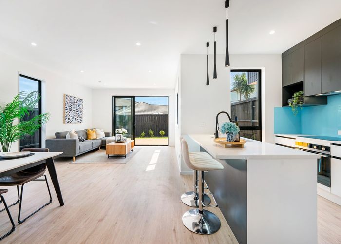  at 5/90 Picasso Drive, West Harbour, Waitakere City, Auckland