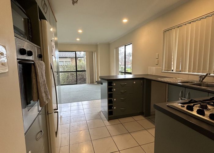  at 8 Brittas Place, East Tamaki, Manukau City, Auckland