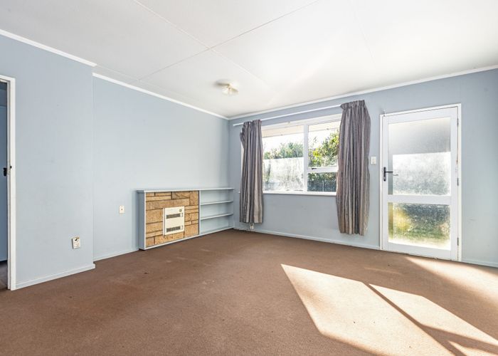  at 2/302 Tremaine Avenue, Takaro, Palmerston North, Manawatu / Whanganui