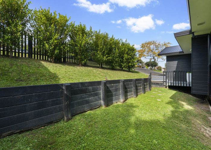  at 3/1 Valley Road, Northcote, Auckland