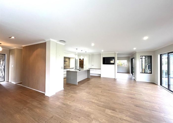  at 6 Bendemeer Place, Flat Bush, Auckland