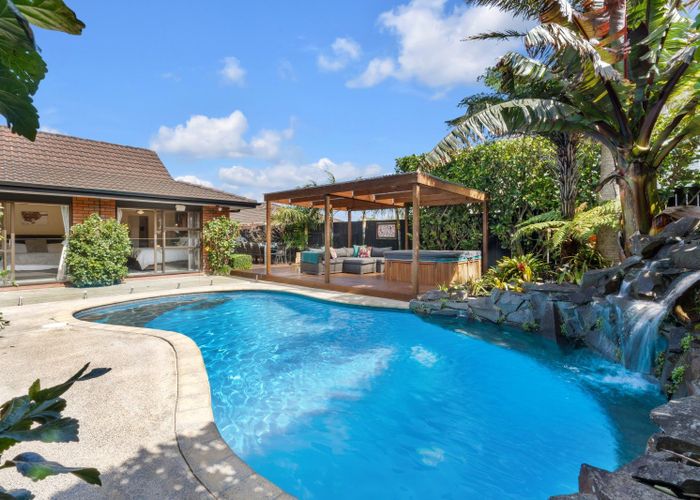  at 6 Citation Way, Botany Downs, Auckland