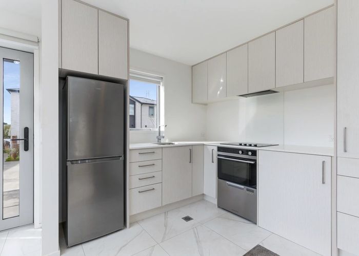  at 4/24 Kelwyn Road, Kelston, Waitakere City, Auckland