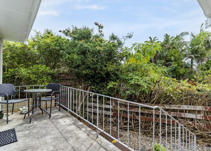  at 2/27 Ellerton Road, Mount Eden, Auckland City, Auckland