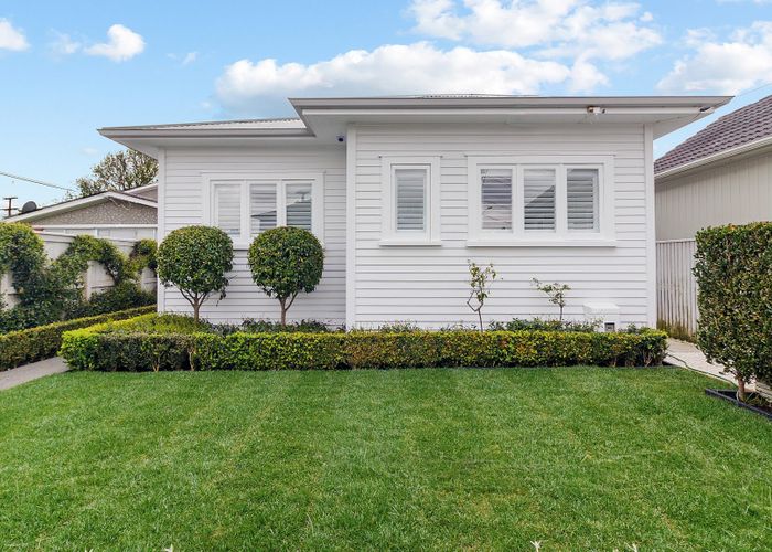  at 355 Point Chevalier Road, Point Chevalier, Auckland