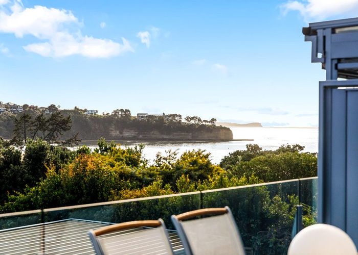  at 2/12 Browns Bay Road, Rothesay Bay, North Shore City, Auckland