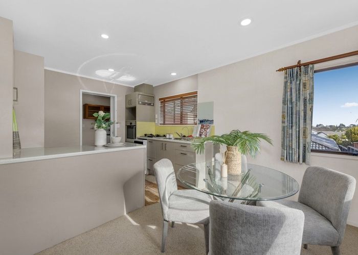  at 2/126 Botany Road, Botany Downs, Manukau City, Auckland