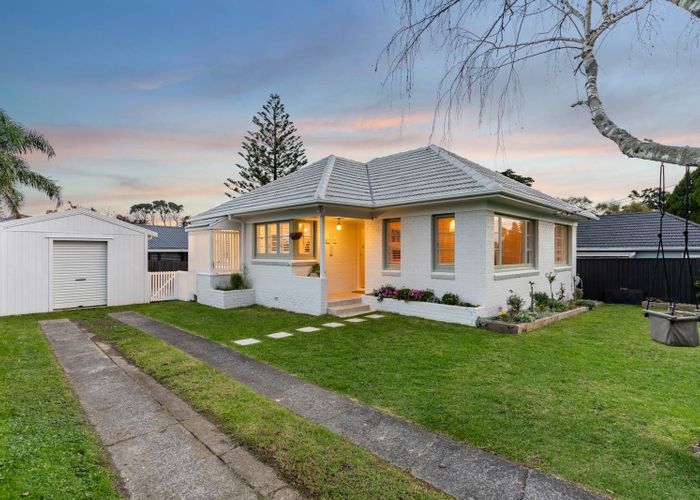  at 82 Hillcrest Road, Papatoetoe, Auckland