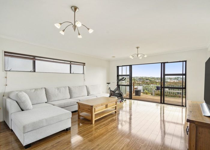  at 2/14 Ridge Road, Waiake, Auckland