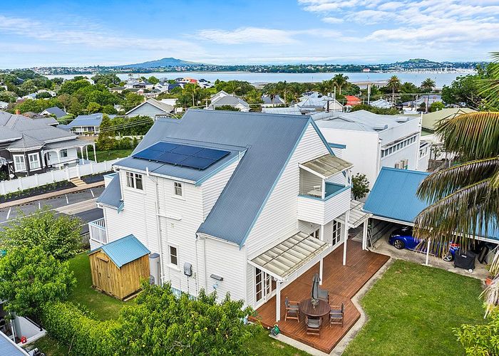 at 4 Rodney Road, Northcote Point, Auckland