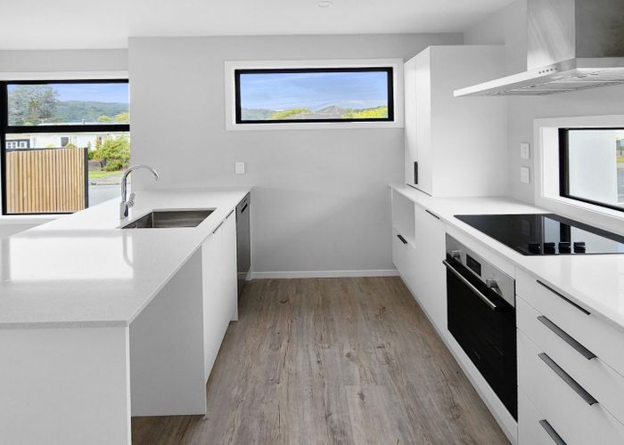  at 6 Reading Street, Wainuiomata, Lower Hutt, Wellington