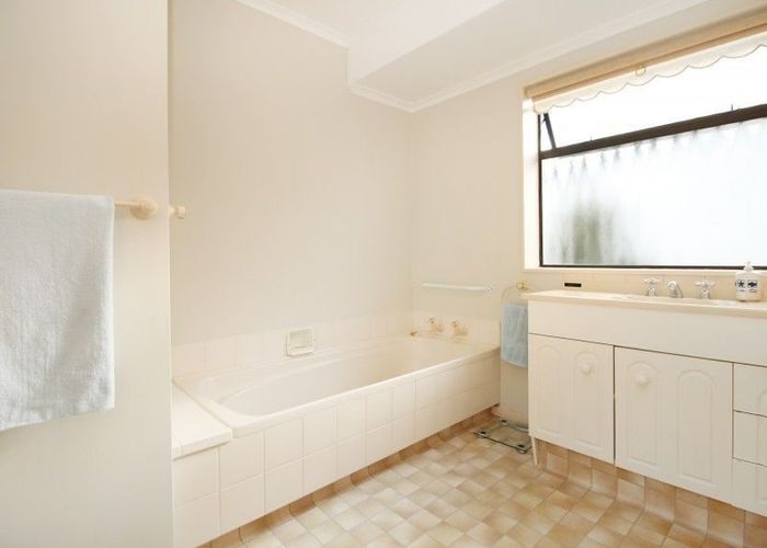  at 16b Montgomery Terrace, Hokowhitu, Palmerston North, Manawatu / Whanganui