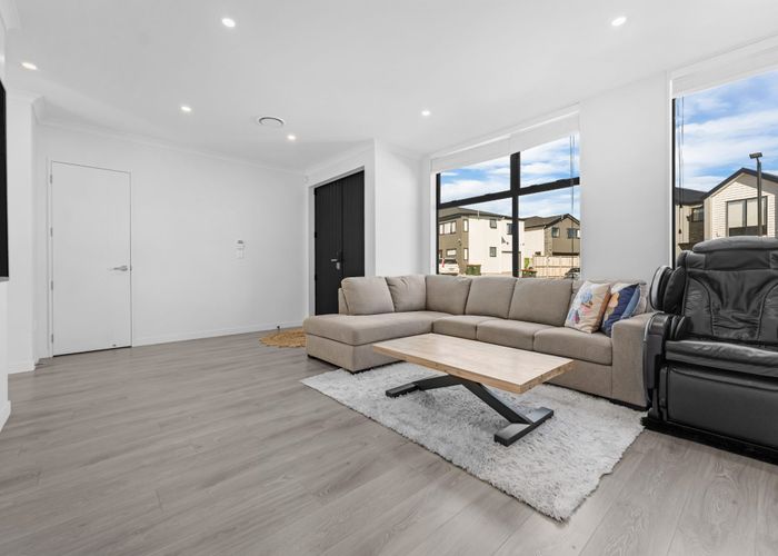  at 5 Woodacre Street, Flat Bush, Manukau City, Auckland