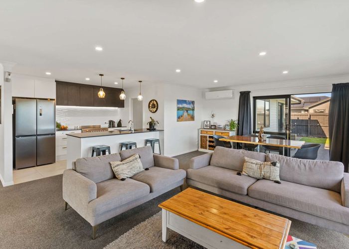  at 44 McQuillan Avenue, Woodend, Woodend