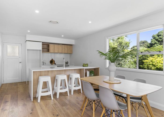  at 118 Taylor Terrace, Tawa, Wellington