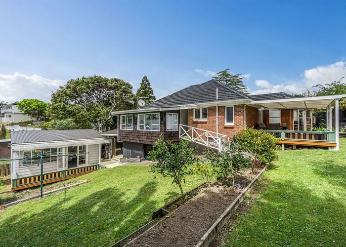 at 20 Hamilton Place, Glenfield, Auckland