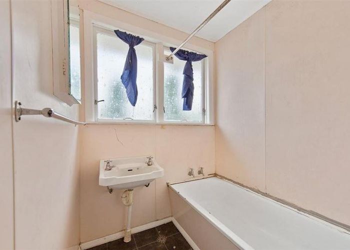  at 12 Chingford Close, Mangere, Auckland