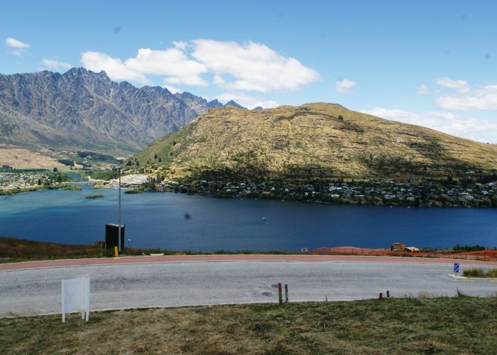  at 6 Florence Close, Queenstown Hill, Queenstown