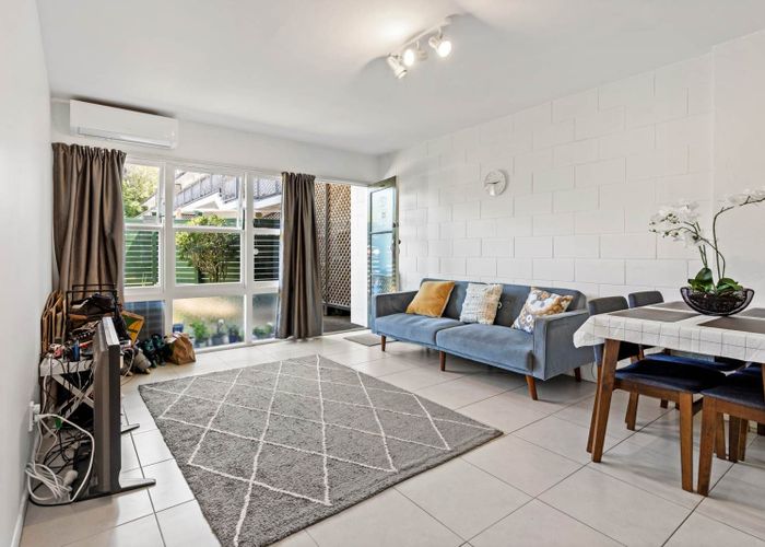  at 15/11 Tawera Road, Greenlane, Auckland City, Auckland