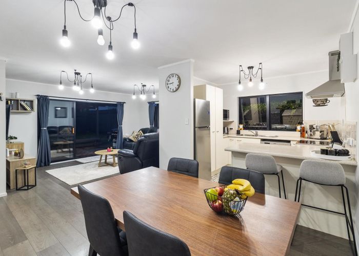  at 2/19 Sailfish Drive, West Harbour, Waitakere City, Auckland